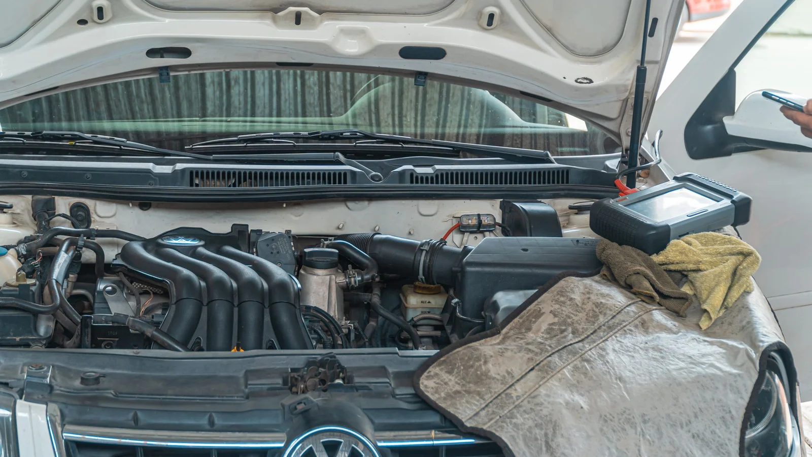 DSG-Mechatronik mit Druckregelventil und elektrischen Anschlüssen im Detail